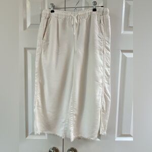 Anthropologie Hei Hei White Cropped Wide Leg Split Frayed Bottom Pants Size S